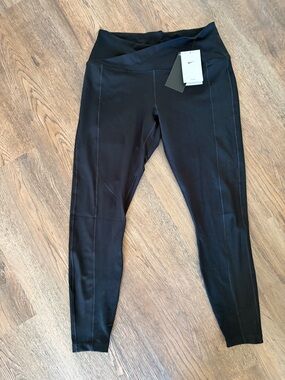 Nike Black High-Rise Crossover Waist Leggings